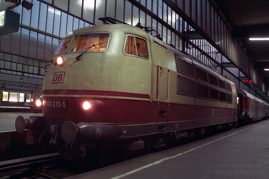 103 213 in Stuttgart Hbf