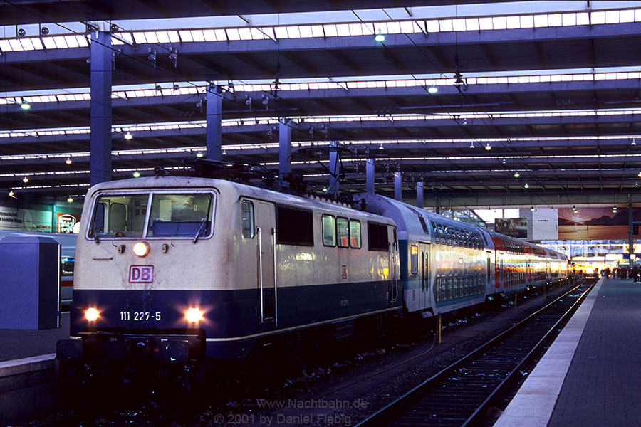 111 227 in München Hbf