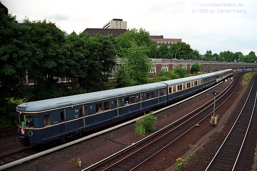 471 475 / 175 vor Berliner Tor