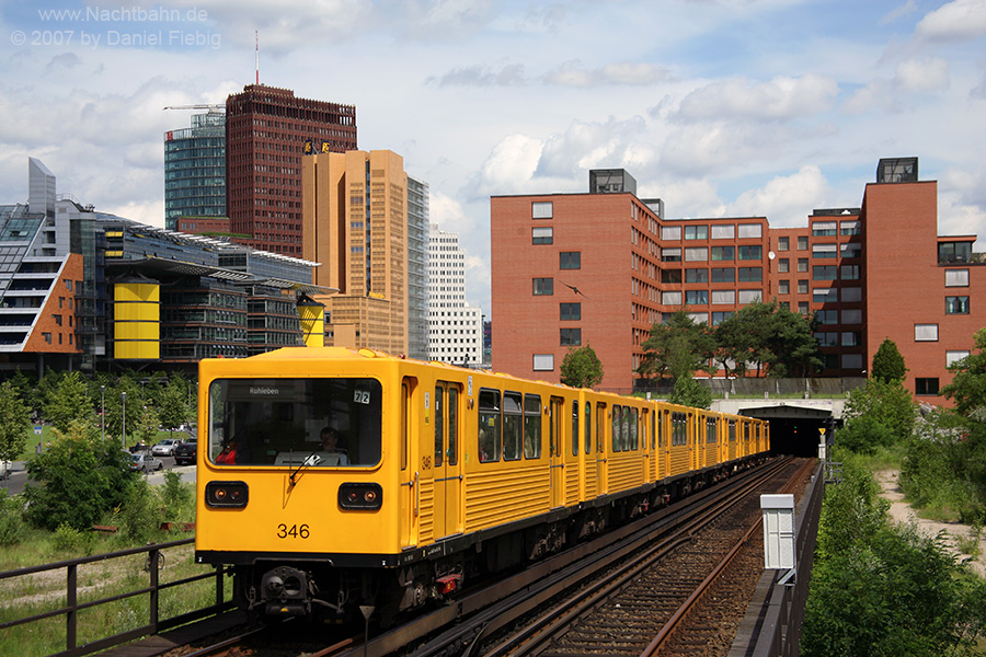 Wagen 346 vor Mendelssohn-Bartholdy-Park