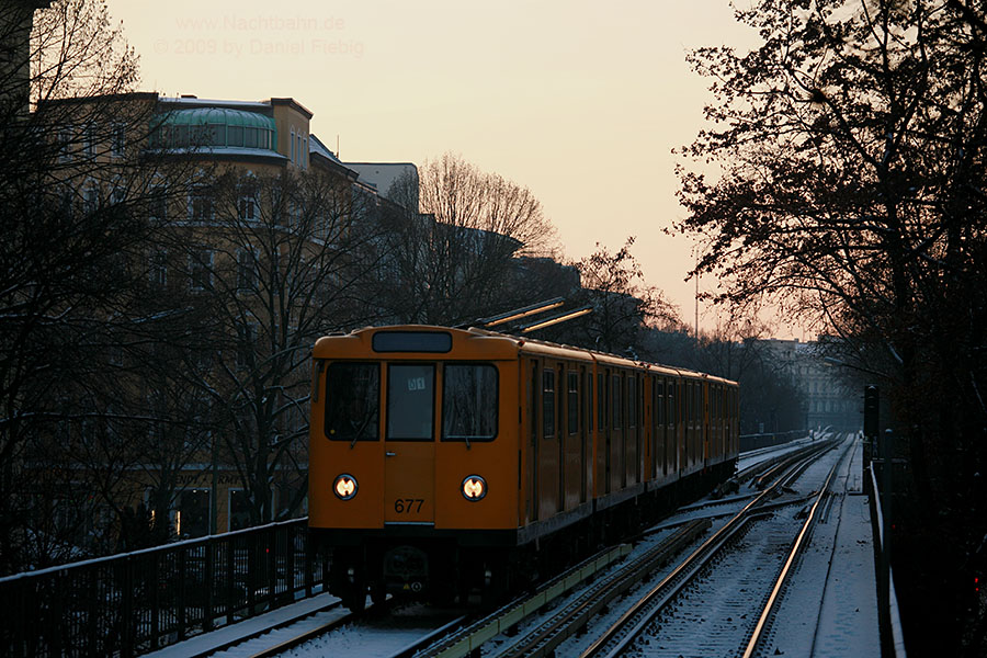 Wagen 677 vor Schlesisches Tor