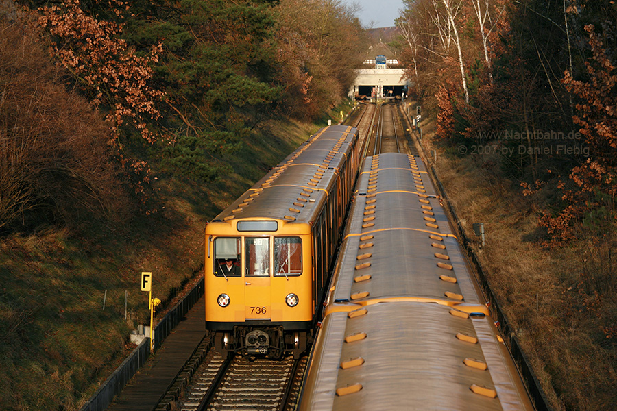 Wagen 736 vor Thielplatz