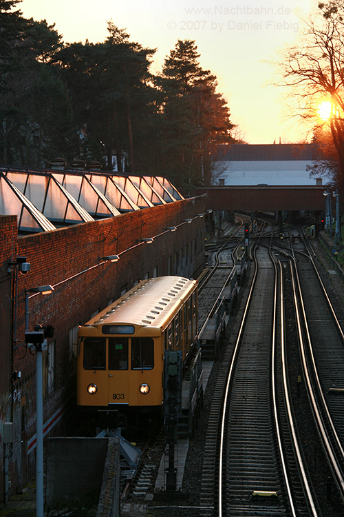 Wagen 803 an der ehemaligen Wagenhalle Krumme Lanke