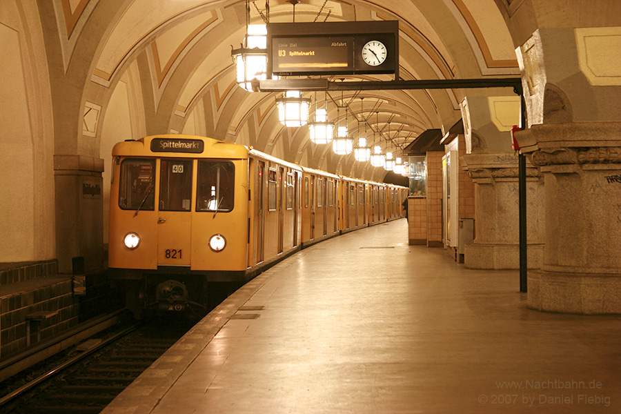 Wagen 821 im U-Bhf. Heidelberger Platz