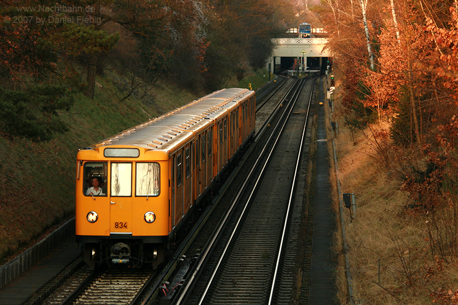 Wagen 834 vor Thielplatz