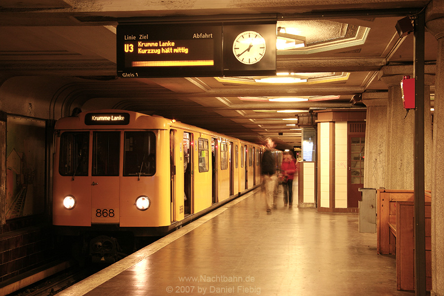 Wagen 868 im U-Bhf. Breitenbachplatz