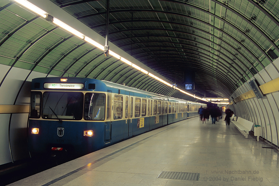 Wagen 229 im U-Bhf. Odeonsplatz