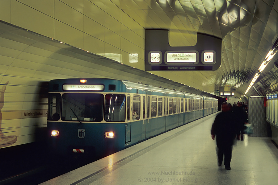 Wagen 340 im U-Bhf. Karlsplatz (Stachus)