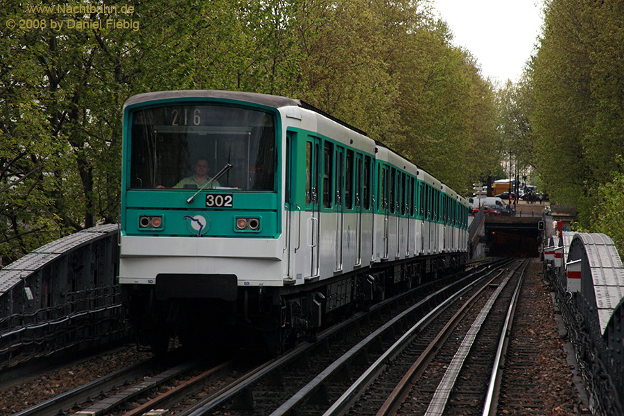 Zug 302 vor Jaurès